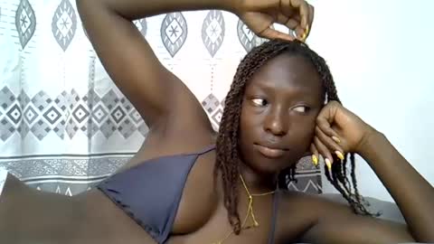 Snapshot of sexy_zola chatting on July 27, 10:11 am Im Zola online show from July 27, 10:11 am