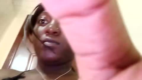 Snapshot of sexyafrobabe chatting on April 8, 5:24 pm sexyafrobabe online show from April 8, 5:24 pm