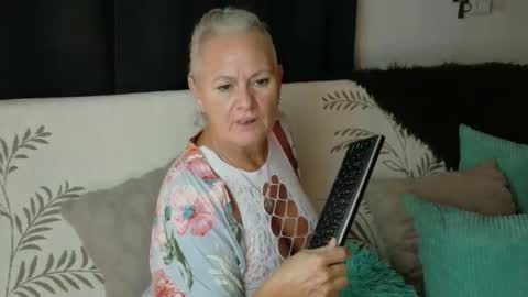 Sexy GILF Allie Kay online show from March 11, 6:19 am