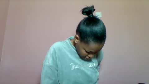 sexyapple2002 online show from September 12, 8:03 am