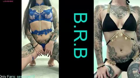 Snapshot of sexyariel15 chatting on May 21, 5:09 pm SexyAriel15 online show from May 21, 5:09 pm