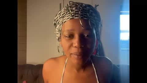 Snapshot of sexyasszeeee chatting on February 4, 8:53 am sexyasszeeee online show from February 4, 8:53 am