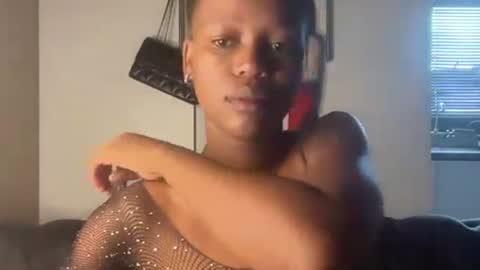 Snapshot of sexyasszeeee chatting on February 24, 8:12 am sexyasszeeee online show from February 24, 8:12 am