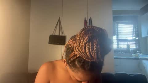 Snapshot of sexyasszeeee chatting on February 27, 11:21 am sexyasszeeee online show from February 27, 11:21 am