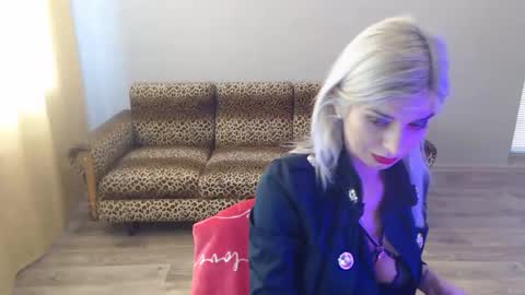 sexybeatriice online show from February 18, 7:21 am