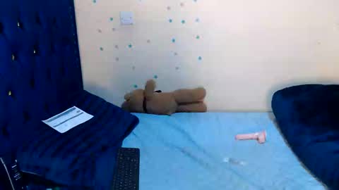 Snapshot of sexybilha483 chatting on June 3, 6:05 am Sexybilha483 online show from June 3, 6:05 am