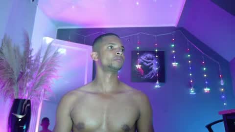 Snapshot of sexyblack1993 chatting on December 9, 12:56 am sexyblack online show from December 9, 12:56 am