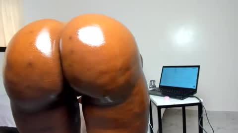 Snapshot of sexybootydoll chatting on February 17, 11:18 am sexybootydoll online show from February 17, 11:18 am