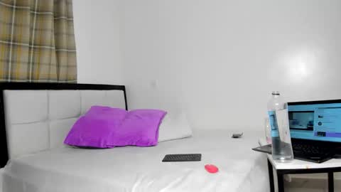 Snapshot of sexybootydoll chatting on February 19, 7:43 pm sexybootydoll online show from February 19, 7:43 pm