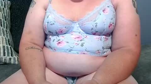 Snapshot of sexybri1674 chatting on June 19, 12:48 am sexybri1674 online show from June 19, 12:48 am
