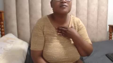 sexybustyxx online show from September 23, 6:33 pm