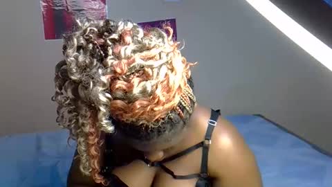 sexycecile33 online show from April 30, 1:34 am