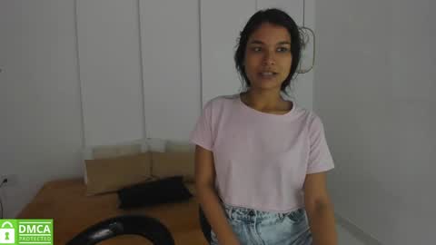 Snapshot of sexychanell_18 chatting on January 6, 12:46 pm chanell and yina online show from January 6, 12:46 pm