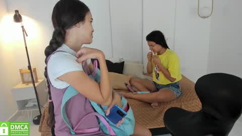 Snapshot of sexychanell_18 chatting on January 24, 12:41 pm chanell and yina online show from January 24, 12:41 pm