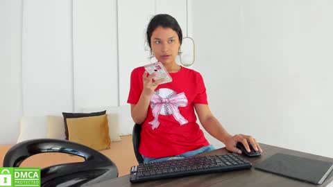Snapshot of sexychanell_18 chatting on January 29, 12:45 pm chanell and yina online show from January 29, 12:45 pm
