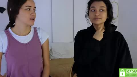 Snapshot of sexychanell_18 chatting on September 30, 1:05 pm chanell and yina online show from September 30, 1:05 pm