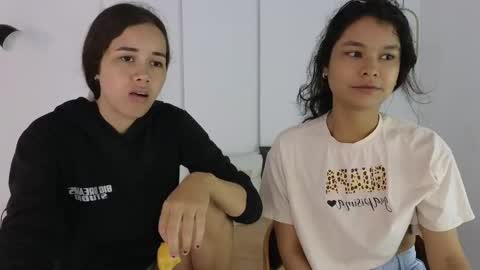 Snapshot of sexychanell_18 chatting on October 5, 1:09 pm chanell and yina online show from October 5, 1:09 pm