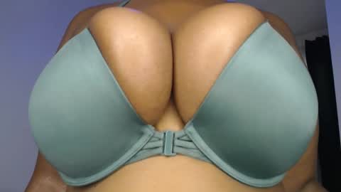 Snapshot of sexychocco_ chatting on May 28, 5:16 am sexychocco online show from May 28, 5:16 am