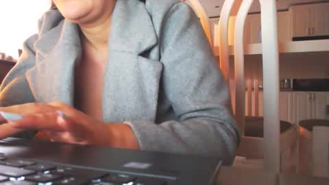 Snapshot of sexydomina chatting on December 7, 10:45 am sexylady online show from December 7, 10:45 am