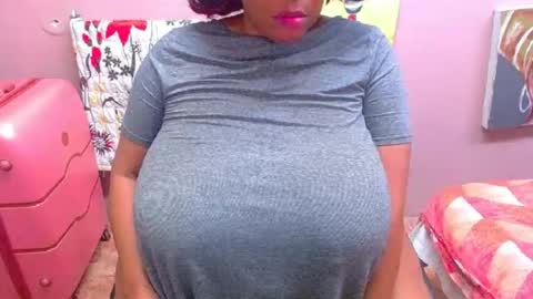 Snapshot of sexyebonylove89 chatting on June 28, 11:22 pm sexyebonylove89 online show from June 28, 11:22 pm