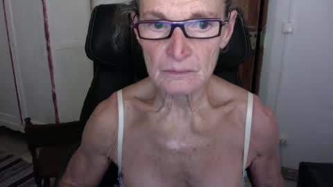 Snapshot of sexyfit58 chatting on December 5, 1:25 am SexyFit58 online show from December 5, 1:25 am