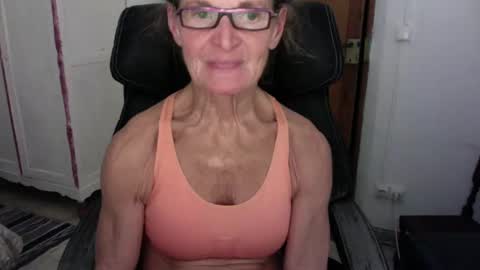 Snapshot of sexyfit58 chatting on December 20, 11:47 pm SexyFit58 online show from December 20, 11:47 pm