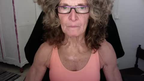 Snapshot of sexyfit58 chatting on December 21, 9:47 pm SexyFit58 online show from December 21, 9:47 pm