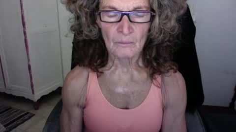 Snapshot of sexyfit58 chatting on December 22, 1:34 am SexyFit58 online show from December 22, 1:34 am