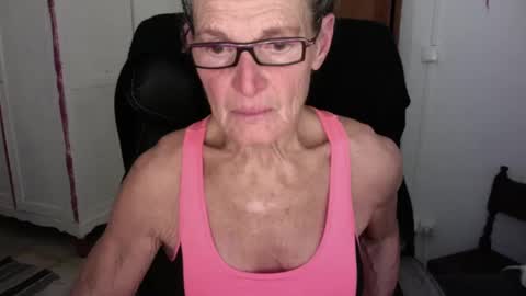 Snapshot of sexyfit58 chatting on January 8, 11:52 pm SexyFit58 online show from January 8, 11:52 pm