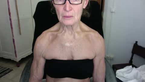 Snapshot of sexyfit58 chatting on February 1, 1:02 am SexyFit58 online show from February 1, 1:02 am