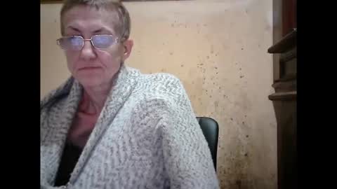 Snapshot of sexygeny4652 chatting on November 19, 5:40 am sexygeny4652 online show from November 19, 5:40 am