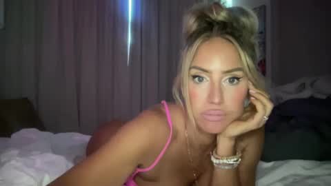 Snapshot of sexygoodvibebabe69 chatting on December 2, 2:08 pm Ashley Love online show from December 2, 2:08 pm