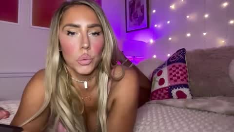 Snapshot of sexygoodvibebabe69 chatting on April 21, 8:20 am Ashley Love online show from April 21, 8:20 am
