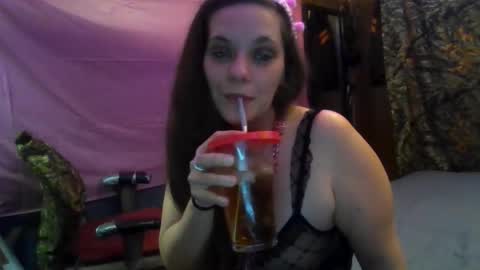 Snapshot of sexykinkycouple1001 chatting on March 5, 4:41 am Ivy Smoke Big D online show from March 5, 4:41 am