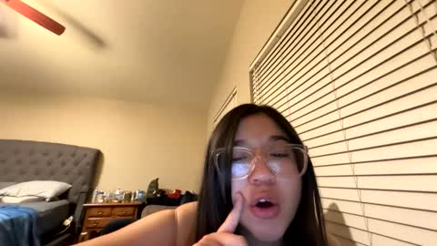 Snapshot of sexylatina22493587 chatting on March 4, 6:08 am sexylatina22493587 online show from March 4, 6:08 am