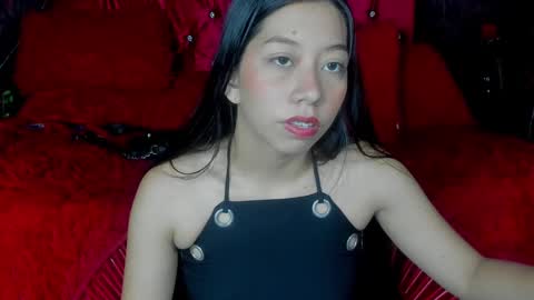 Snapshot of sexylaurita4u chatting on December 16, 11:44 am laura online show from December 16, 11:44 am