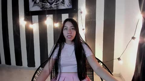 Snapshot of sexylaurita4u chatting on December 24, 3:16 pm laura online show from December 24, 3:16 pm