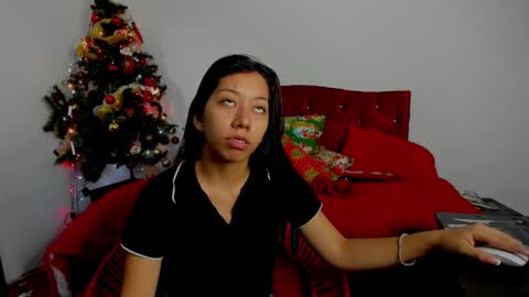 Snapshot of sexylaurita4u chatting on January 7, 12:31 pm laura online show from January 7, 12:31 pm