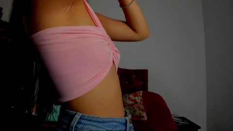 Snapshot of sexylaurita4u chatting on January 8, 12:05 pm laura online show from January 8, 12:05 pm