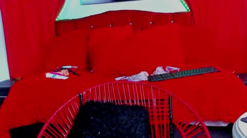 Snapshot of sexylaurita4u chatting on January 23, 3:11 pm laura online show from January 23, 3:11 pm