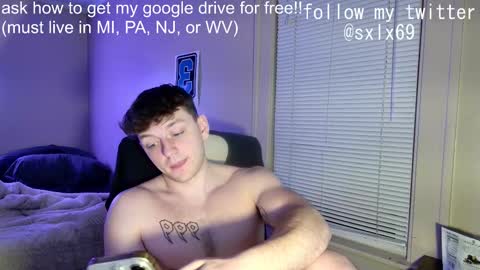 Snapshot of sexylax69 chatting on March 11, 12:44 am sexylax69 online show from March 11, 12:44 am