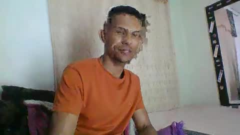 Snapshot of sexyleon69 chatting on February 8, 6:39 am Sexy leon online show from February 8, 6:39 am