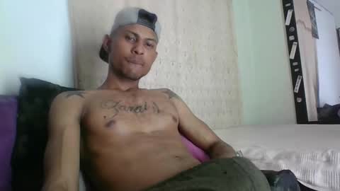 Snapshot of sexyleon69 chatting on February 10, 1:43 am Sexy leon online show from February 10, 1:43 am