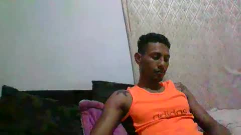 Snapshot of sexyleon69 chatting on February 16, 7:48 am Sexy leon online show from February 16, 7:48 am