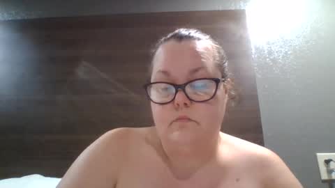 Snapshot of sexylil_bbw chatting on June 28, 9:32 pm sexylil_bbw online show from June 28, 9:32 pm
