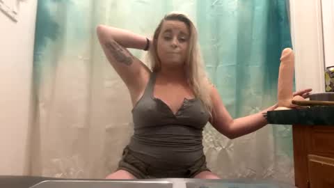 Snapshot of sexylilb17 chatting on March 6, 2:30 am sexylilb17 online show from March 6, 2:30 am