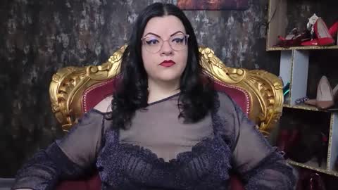 Snapshot of sexylilian chatting on April 19, 8:24 am Mistress Lilian Lestrange online show from April 19, 8:24 am