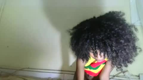 Snapshot of sexylittlebitch261 chatting on February 27, 4:18 pm Elania online show from February 27, 4:18 pm