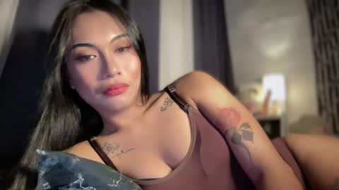 maxine online show from April 11, 5:39 pm