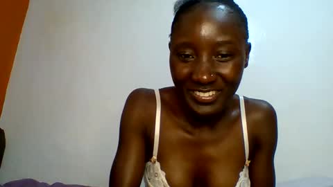 Snapshot of sexylucia5 chatting on April 29, 11:25 am sexylucia5 online show from April 29, 11:25 am